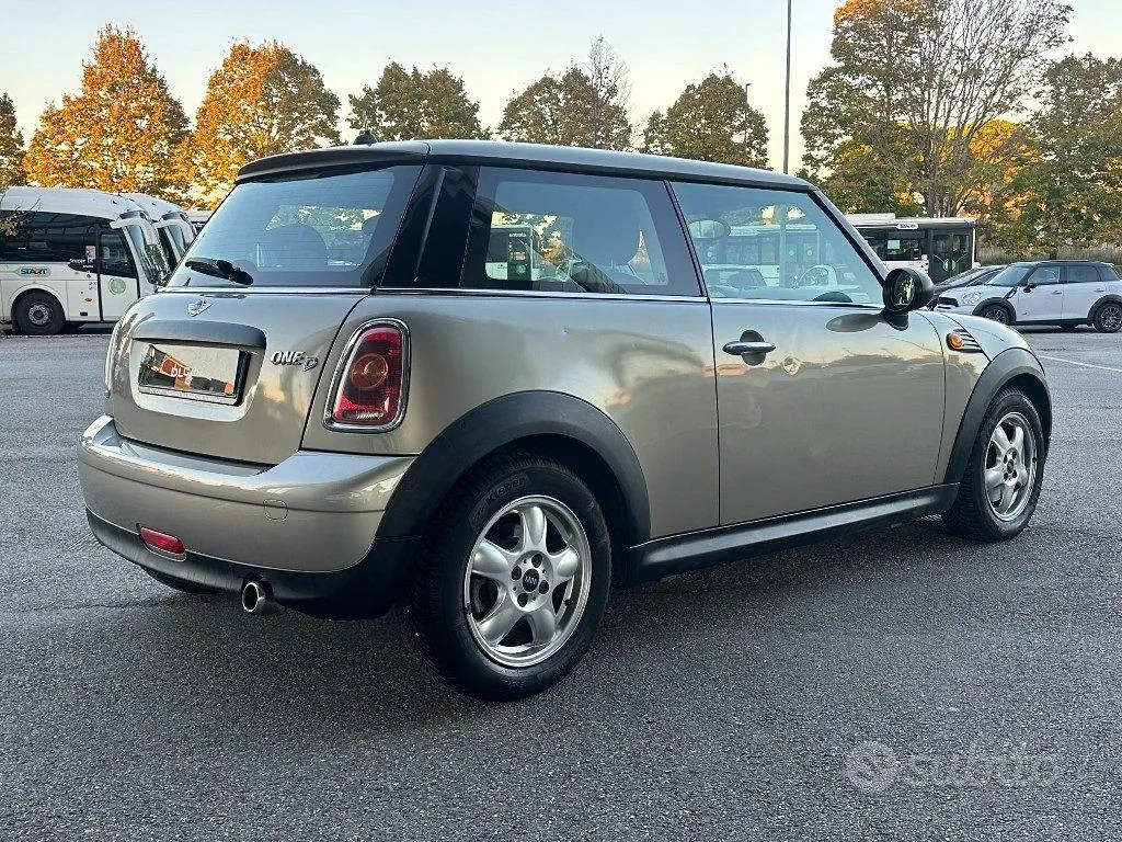 Mini One 2010 photo 5