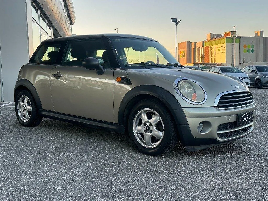 Mini One 2010 photo 2