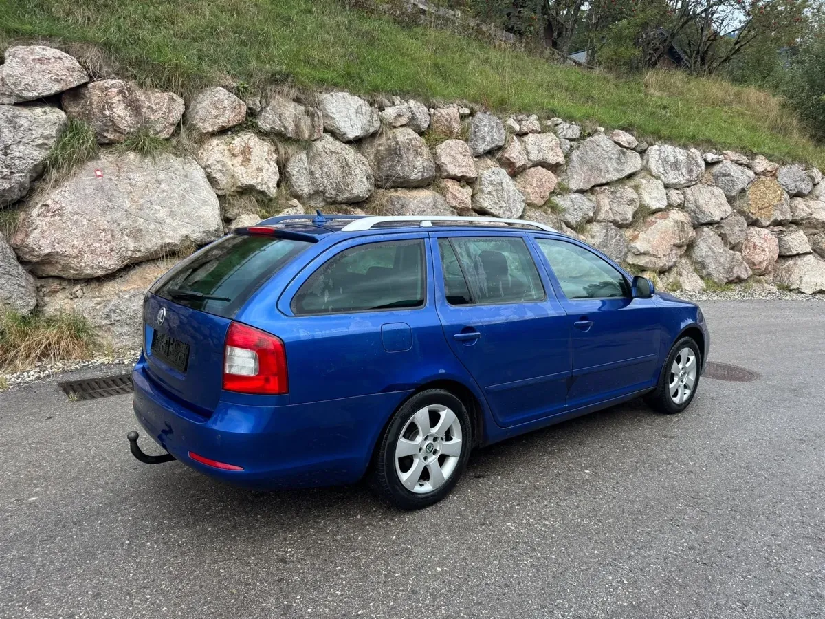 Skoda Octavia 2011 photo 2