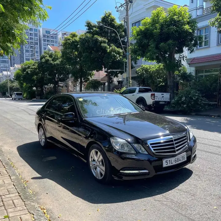 Mercedes-Benz E-Class 2012 photo 2