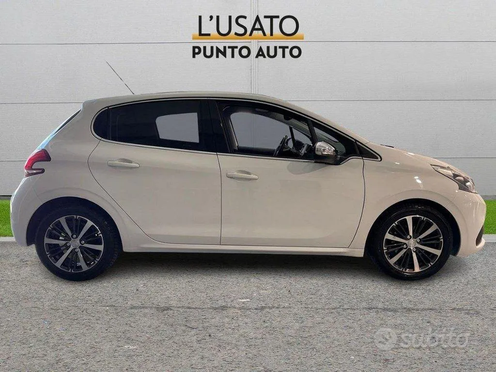 Peugeot 208 2018 photo 3