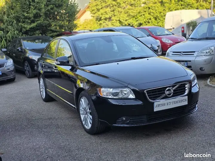 Volvo S40 2012 photo 2