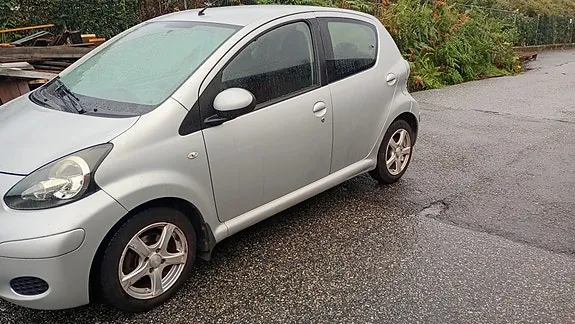 Toyota Aygo 2011 photo 2