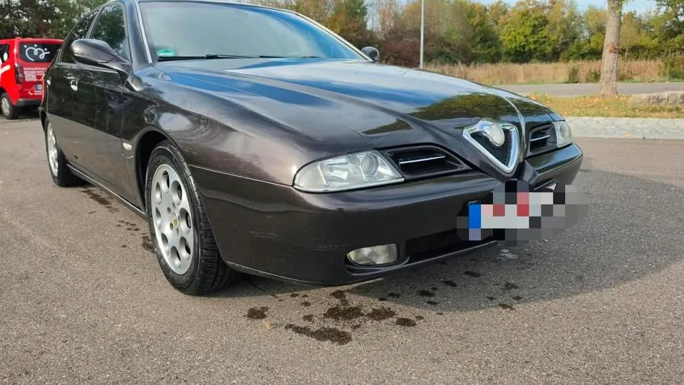 Alfa Romeo 166