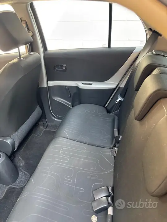Toyota Yaris 2009 photo 4
