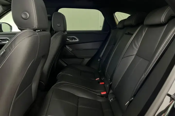 Land Rover Range Rover Velar 2026 photo 4