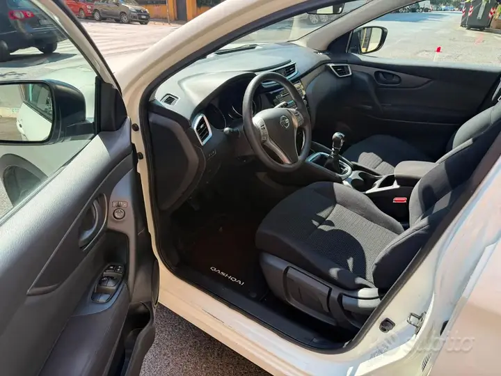Nissan Qashqai 2015 photo 2