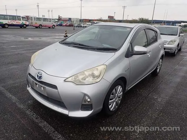 Toyota Aqua S 2012 photo 2