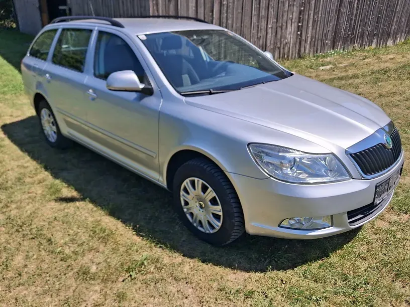 Skoda Octavia 2012 photo 2