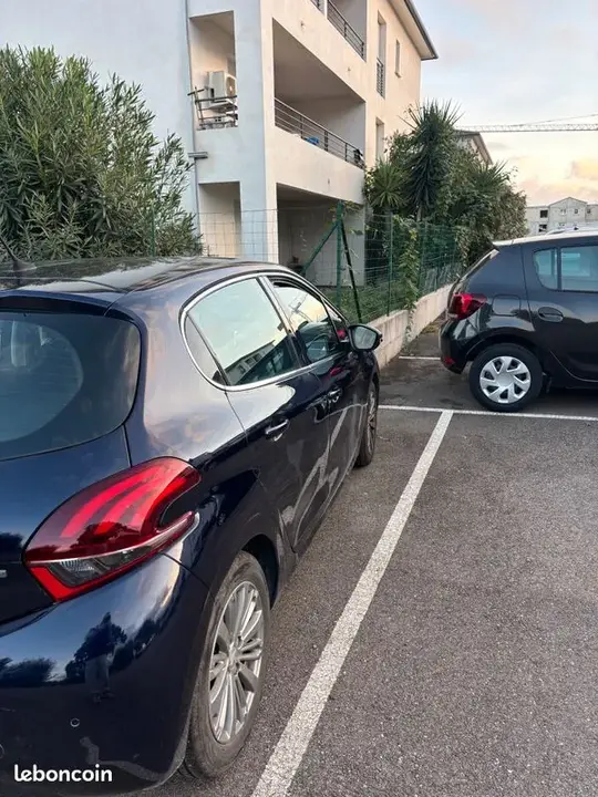Peugeot 208 2016 photo 2