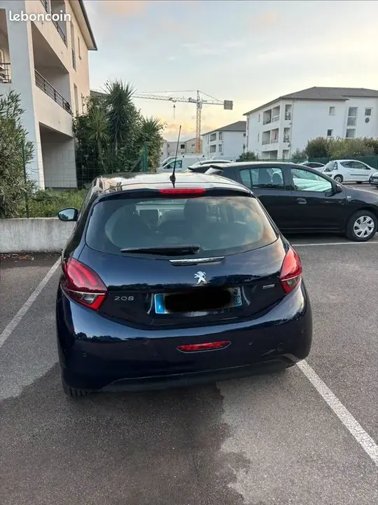 Peugeot 208 2016 photo 3