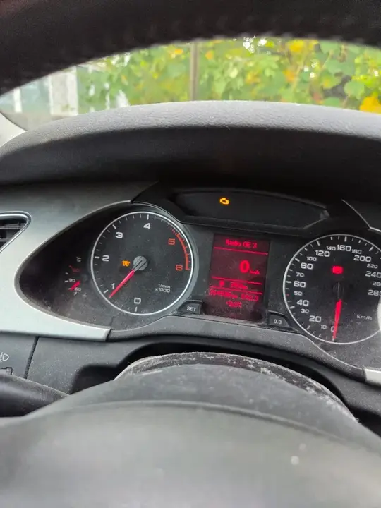 Audi A4 2010 photo 2