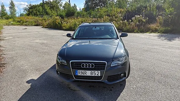 Audi A4 2011 photo 2