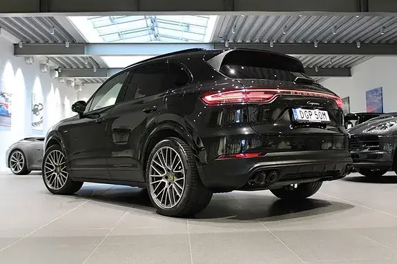 Porsche Cayenne 2023 photo 2