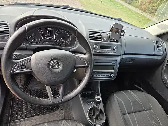 Skoda Fabia 2014 photo 4