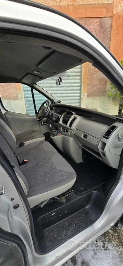 Opel Vivaro 2006 photo 2