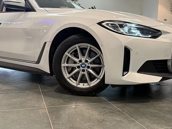 BMW I4 2023 photo 2