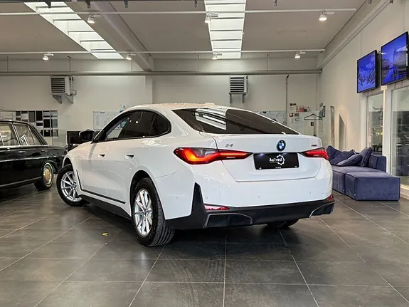 BMW I4 2023 photo 5