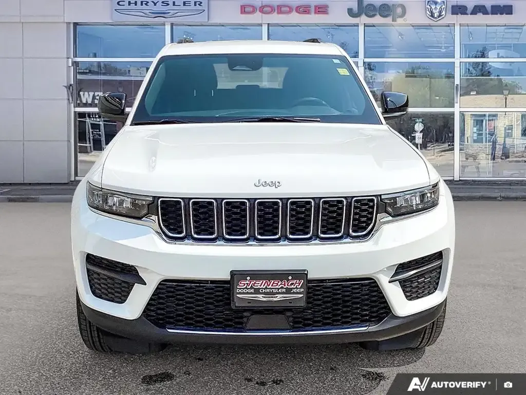 Jeep Grand Cherokee 2026 photo 3