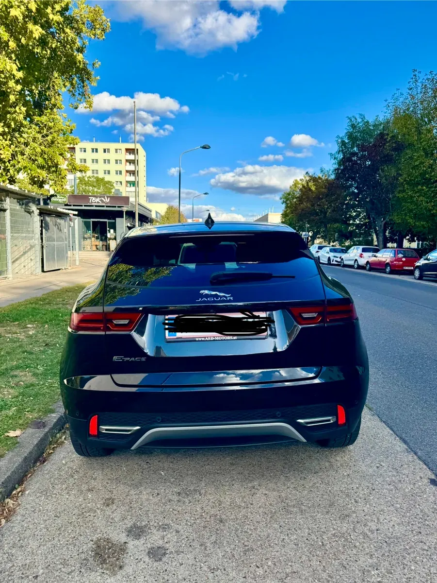 Jaguar E-Pace 2021 photo 2