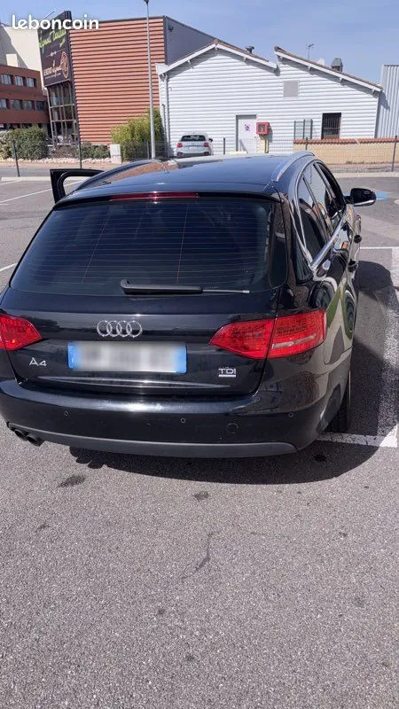 Audi A4 2011 photo 2