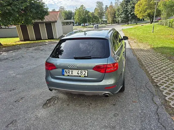Audi A4 Allroad 2010 photo 4