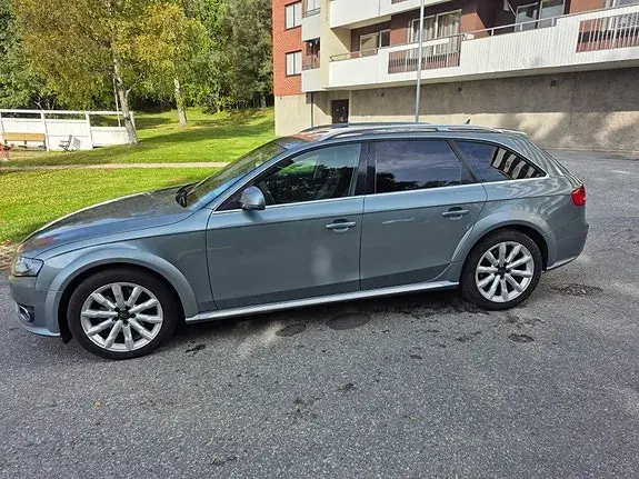 Audi A4 Allroad 2010 photo 2