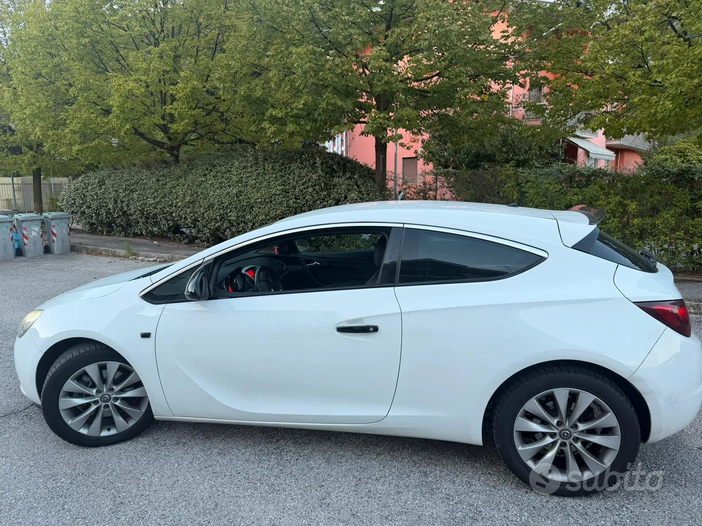 Opel Astra 2012 photo 2