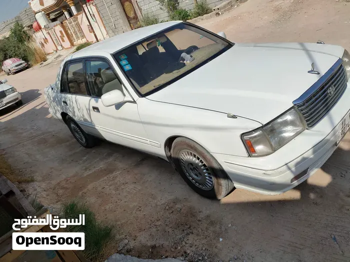 Toyota Crown 1998 photo 2