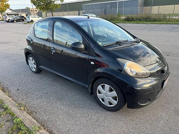 Toyota Aygo 2011 photo 2
