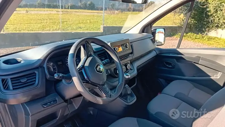 Renault Trafic 2024 photo 3