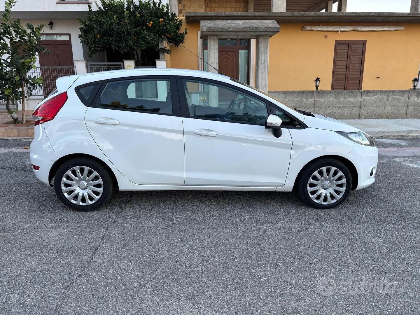 Ford Fiesta 2011 photo 3