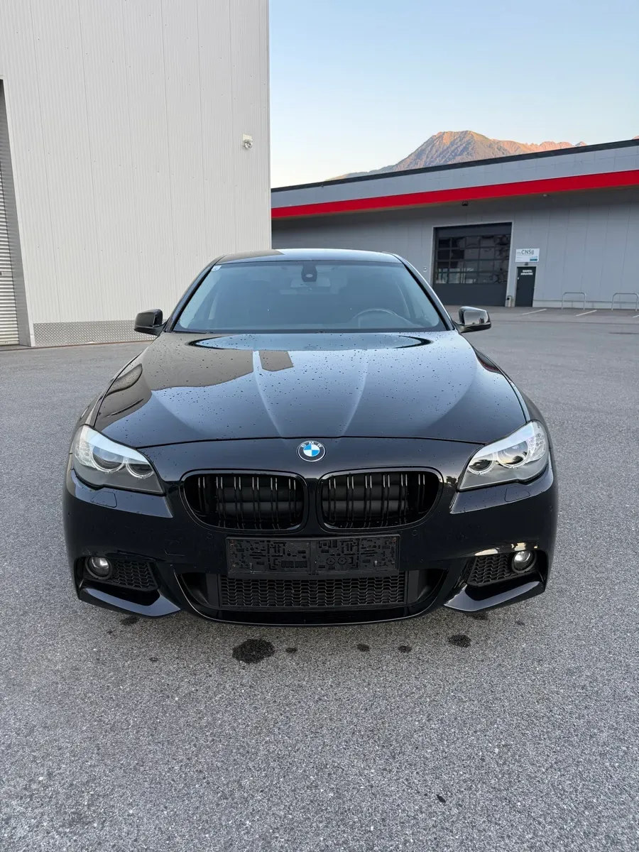 BMW 5 Series 2011 photo 2