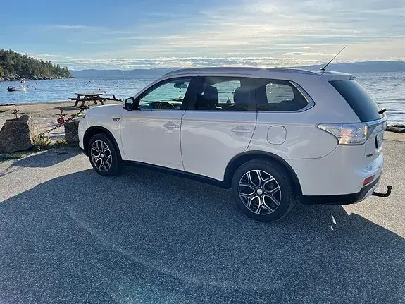 Mitsubishi Outlander 2015 photo 2
