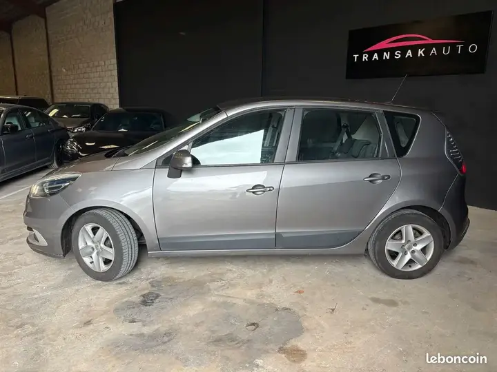 Renault Scenic 2012 photo 2