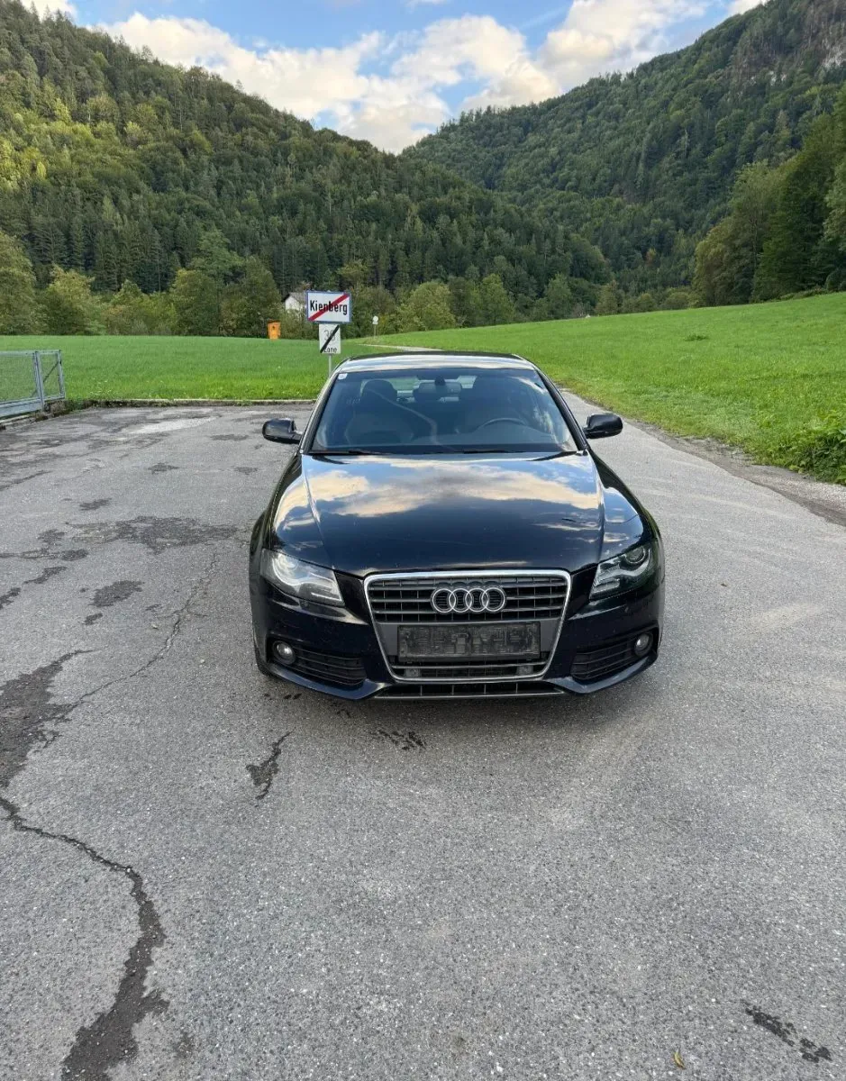 Audi A4 2009 photo 2