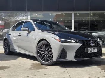 Lexus Is 300H 2023 photo 2