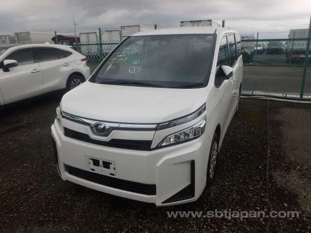 Toyota Voxy 2019 photo 2
