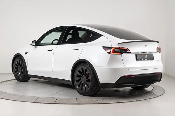 Tesla Model Y 2023 photo 4