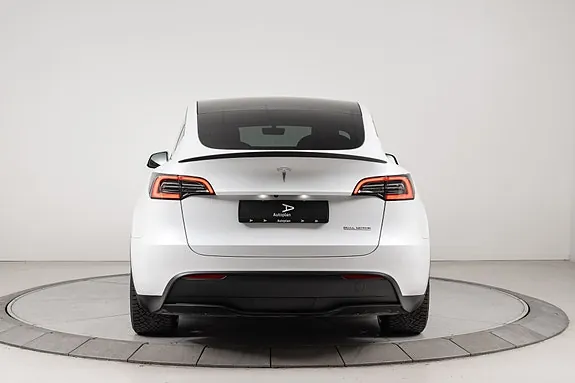 Tesla Model Y 2023 photo 5