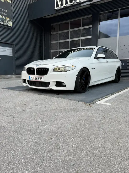 BMW 5 Series 2011 photo 2