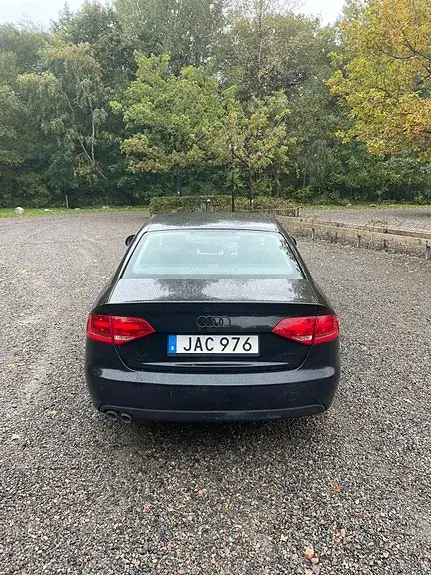 Audi A4 2009 photo 2