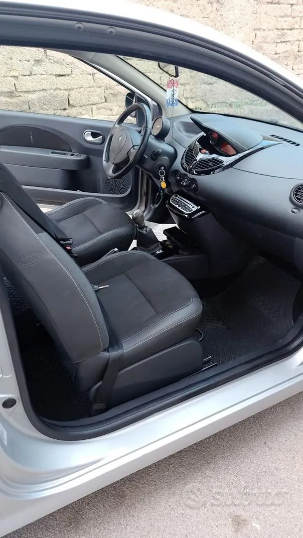 Renault Twingo 2011 photo 2