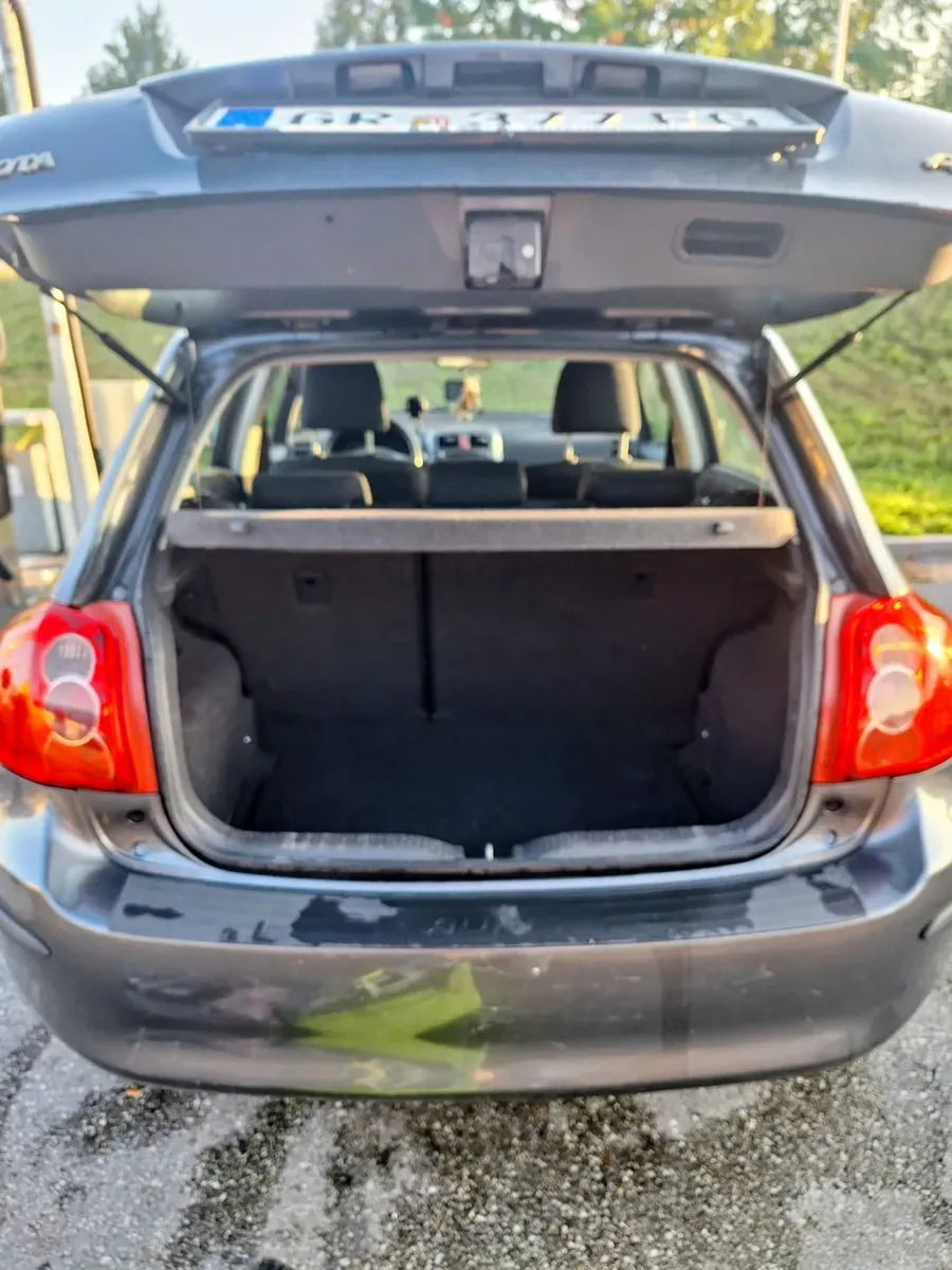 Toyota Auris 2009 photo 3
