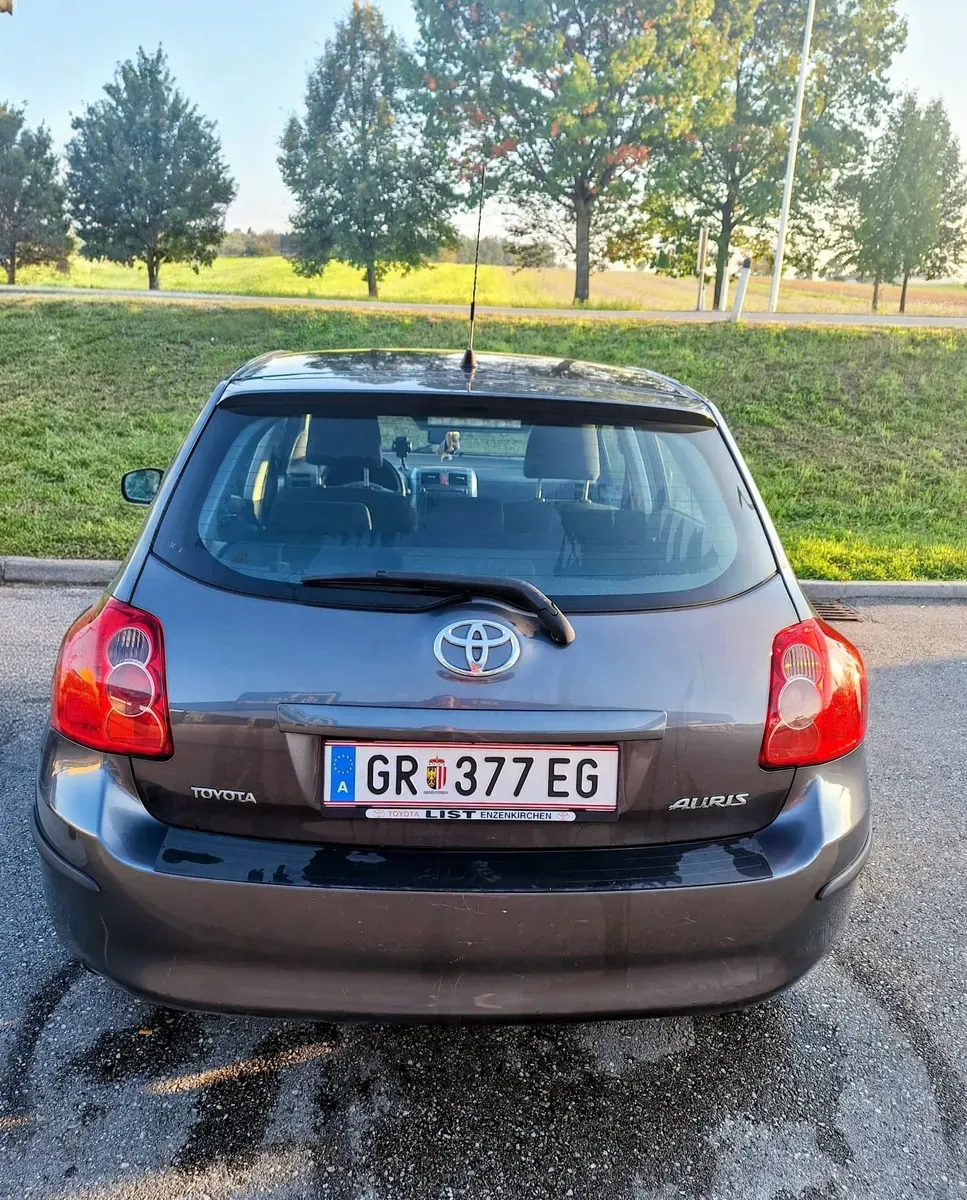Toyota Auris 2009 photo 2