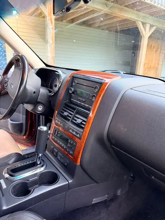 Ford Explorer 2010 photo 4