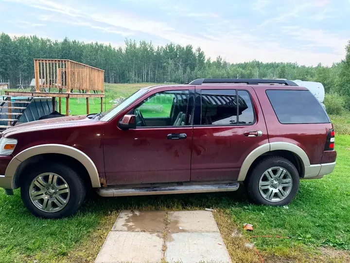 Ford Explorer 2010 photo 2