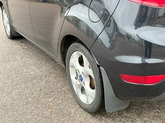 Ford Fiesta 2011 photo 4