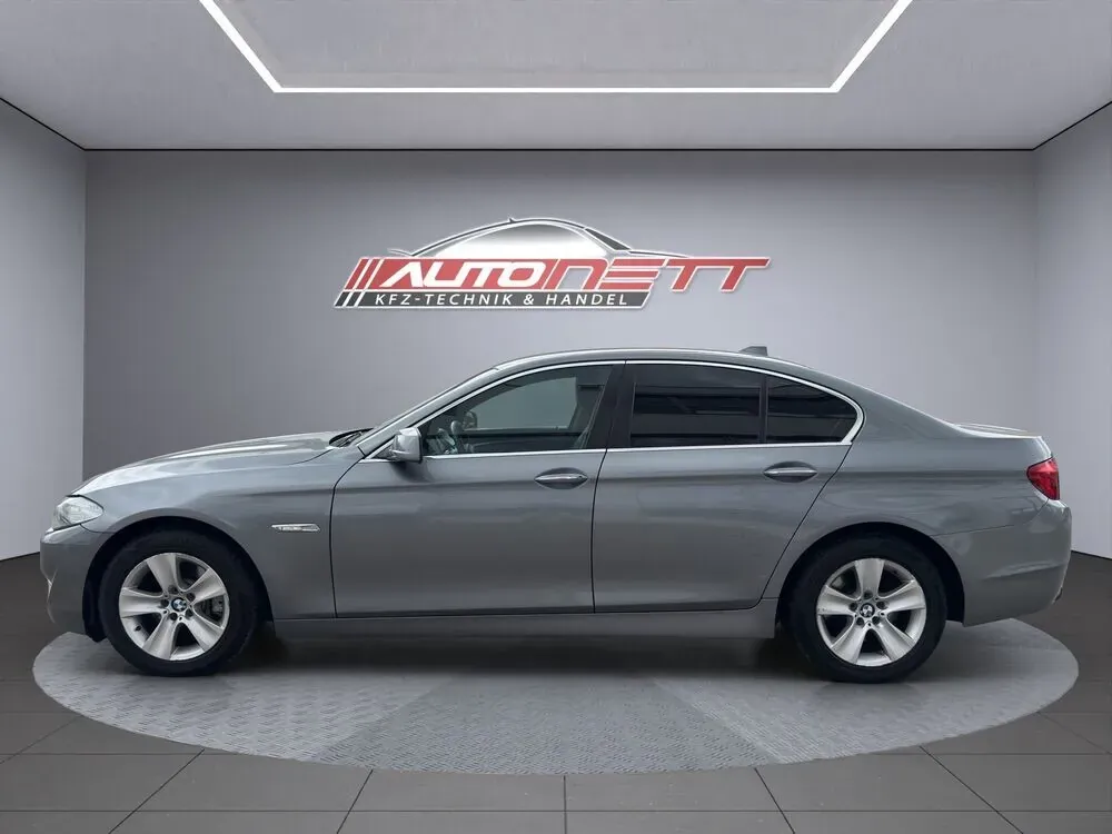 BMW 5 Series 2010 photo 2