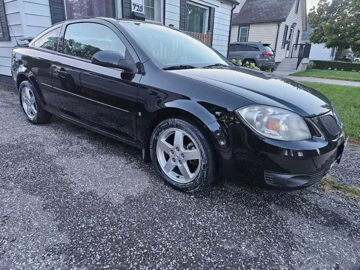 Pontiac G5 2009 photo 2